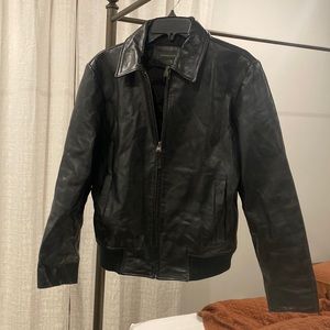 Men's small leather zip-up jacket. Banana republic. 100% genuine leather.